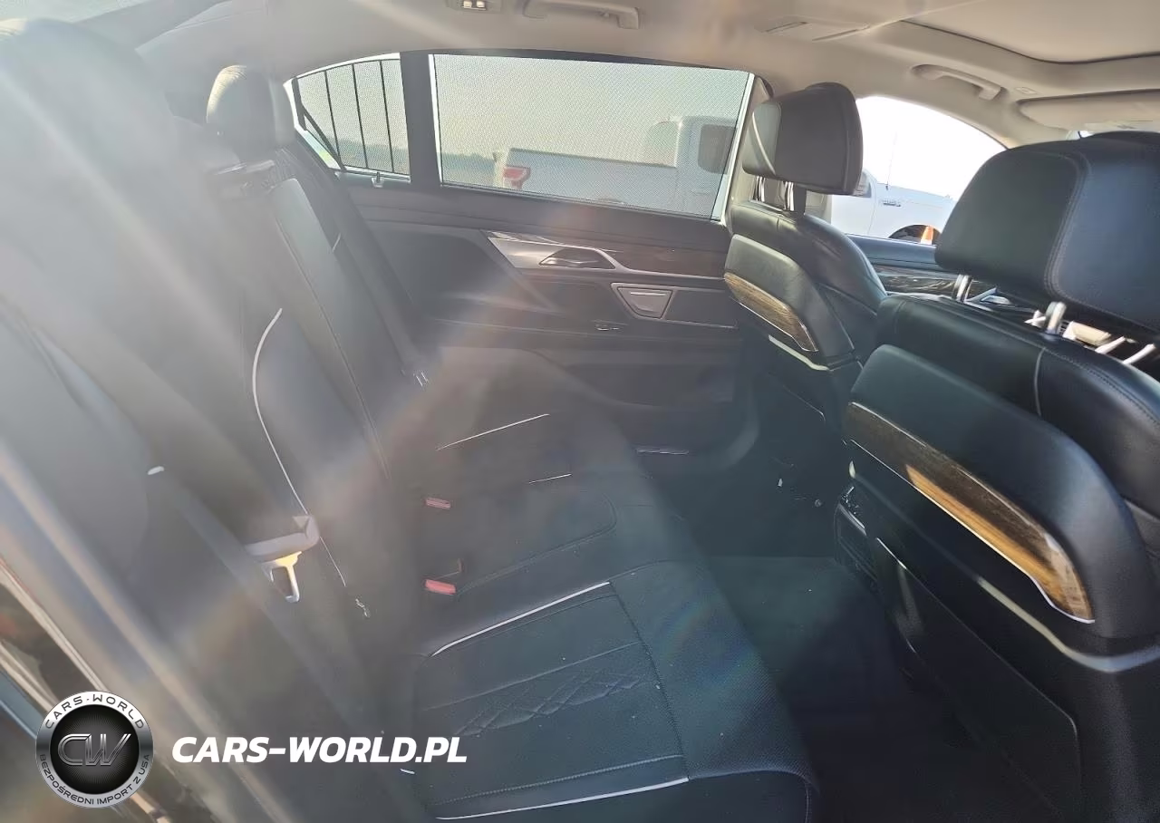 2019 BMW 750 Xi VIN:WBA7F2C56KB238990 - 10