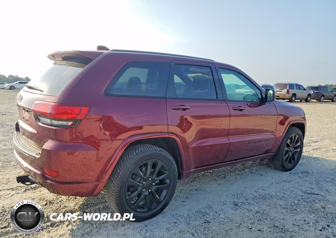 2017 Jeep Grand Cherokee Laredo VIN:1C4RJEAG4HC929955 - 3