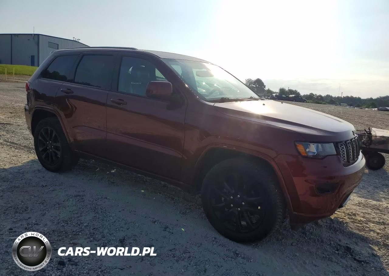 2017 Jeep Grand Cherokee Laredo VIN:1C4RJEAG4HC929955 - 4