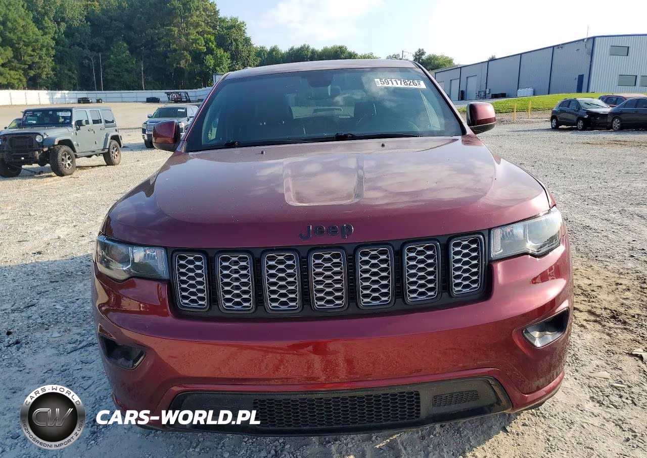 2017 Jeep Grand Cherokee Laredo VIN:1C4RJEAG4HC929955 - 5