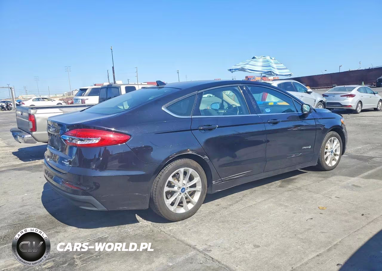 2019 Ford Fusion Se VIN:3FA6P0LU4KR104102 - 3
