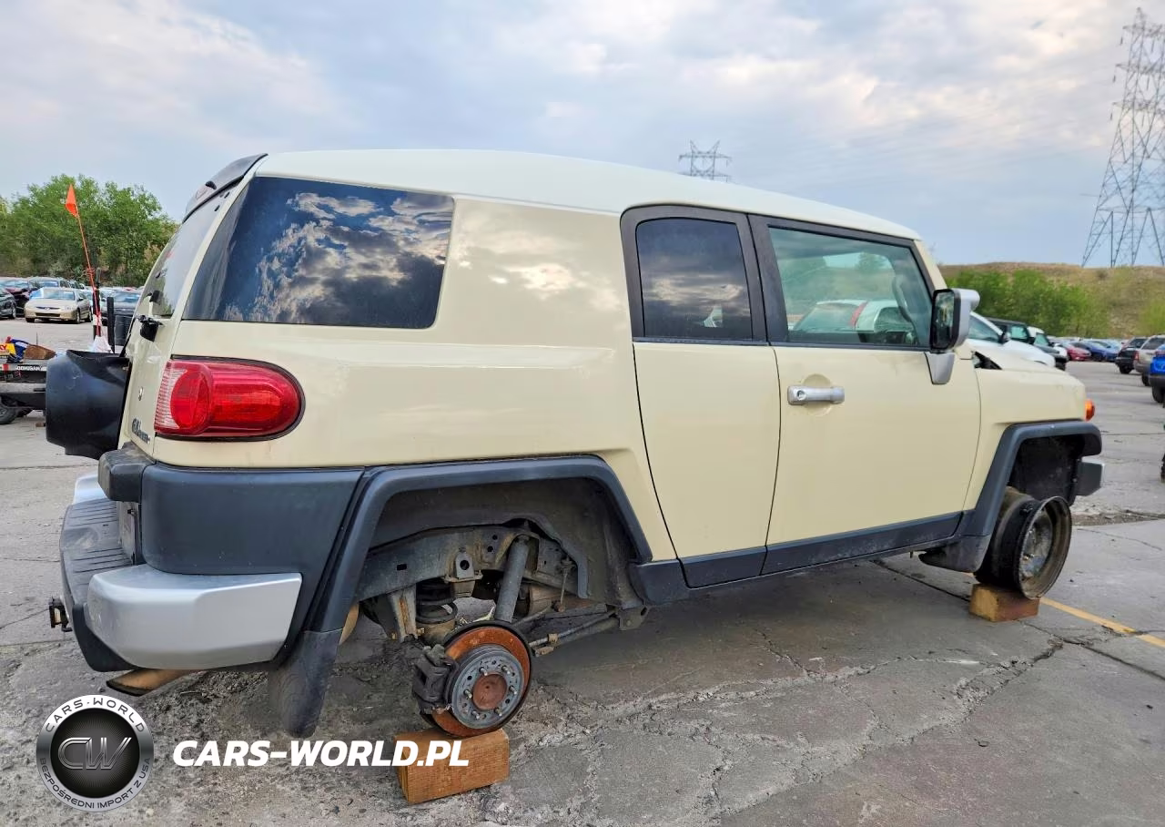 2009 Toyota Fj Cruiser Base VIN:JTEBU11F29K058887 - 3