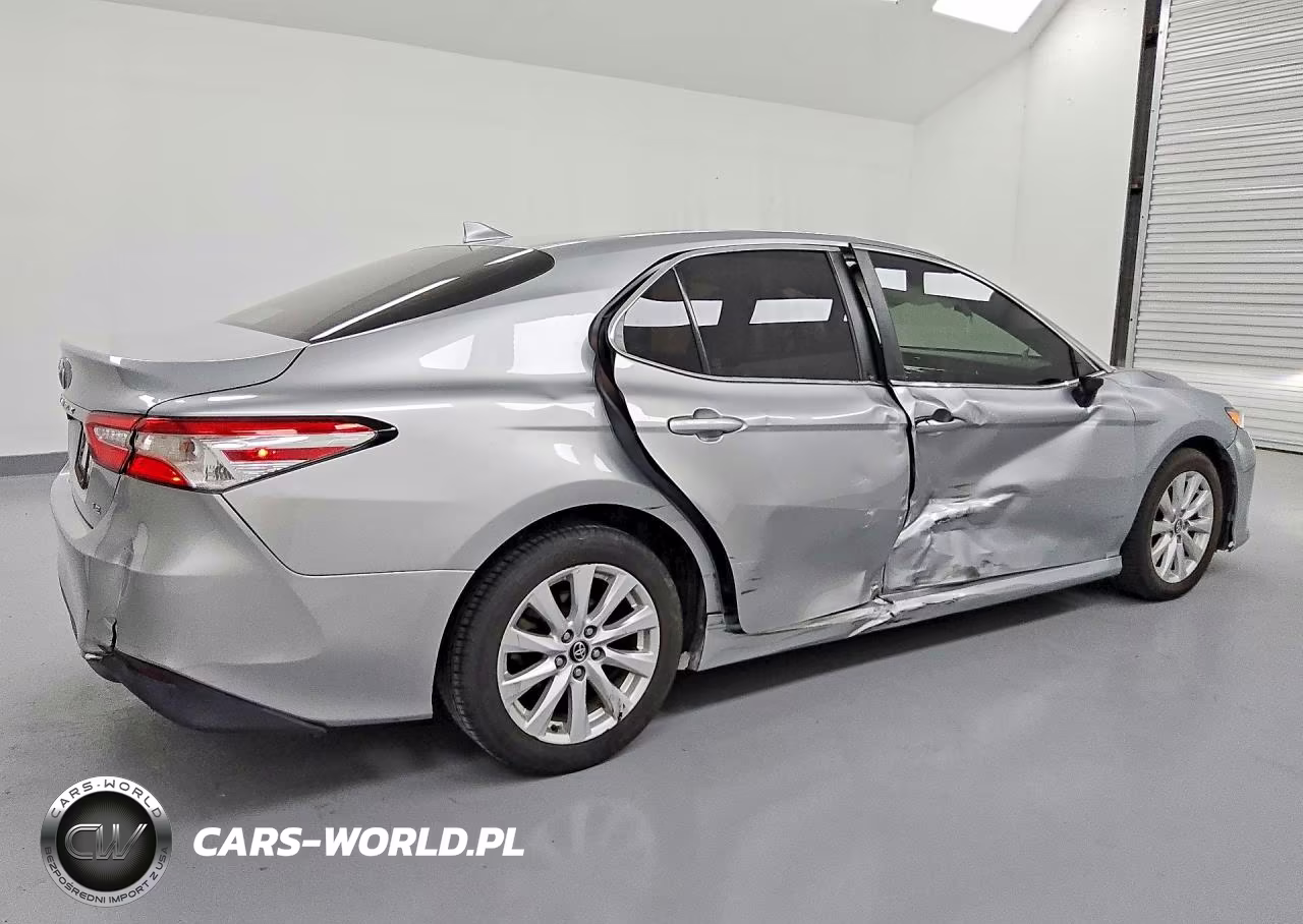 2020 Toyota Camry Le VIN:4T1C11AK6LU884700 - 3