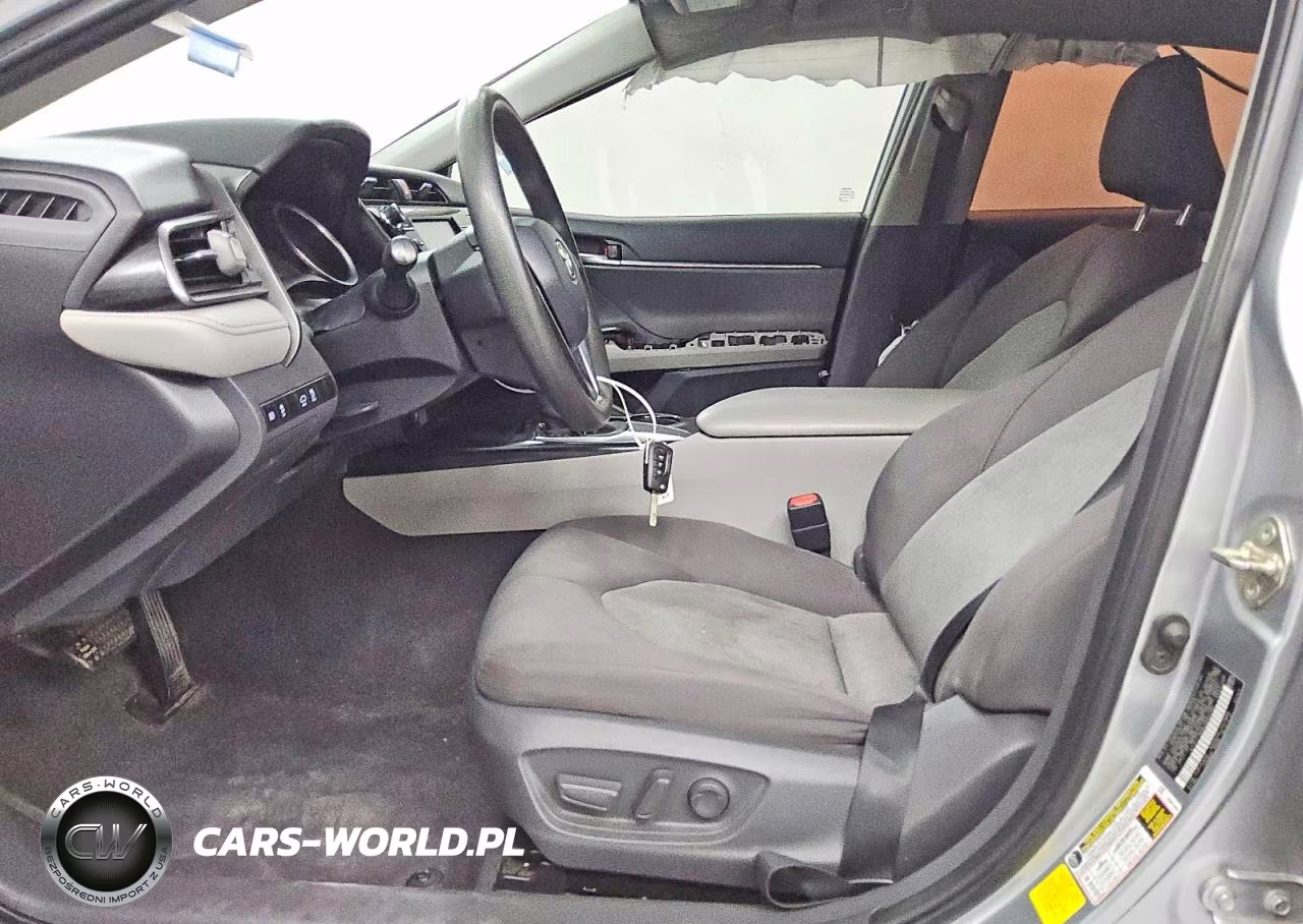 2020 Toyota Camry Le VIN:4T1C11AK6LU884700 - 7
