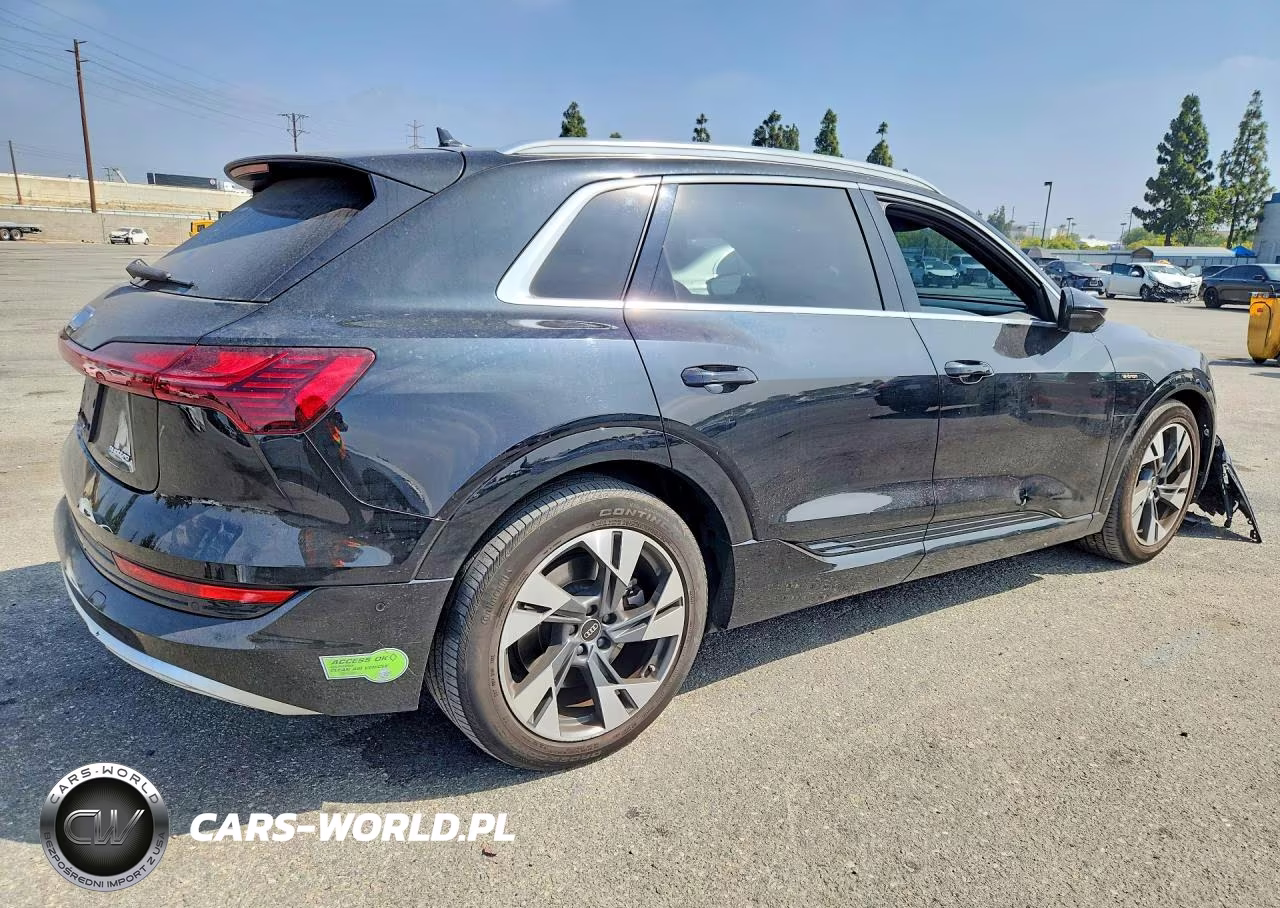 2022 Audi E-Tron Premium Plus VIN:WA1LAAGE8NB026143 - 3