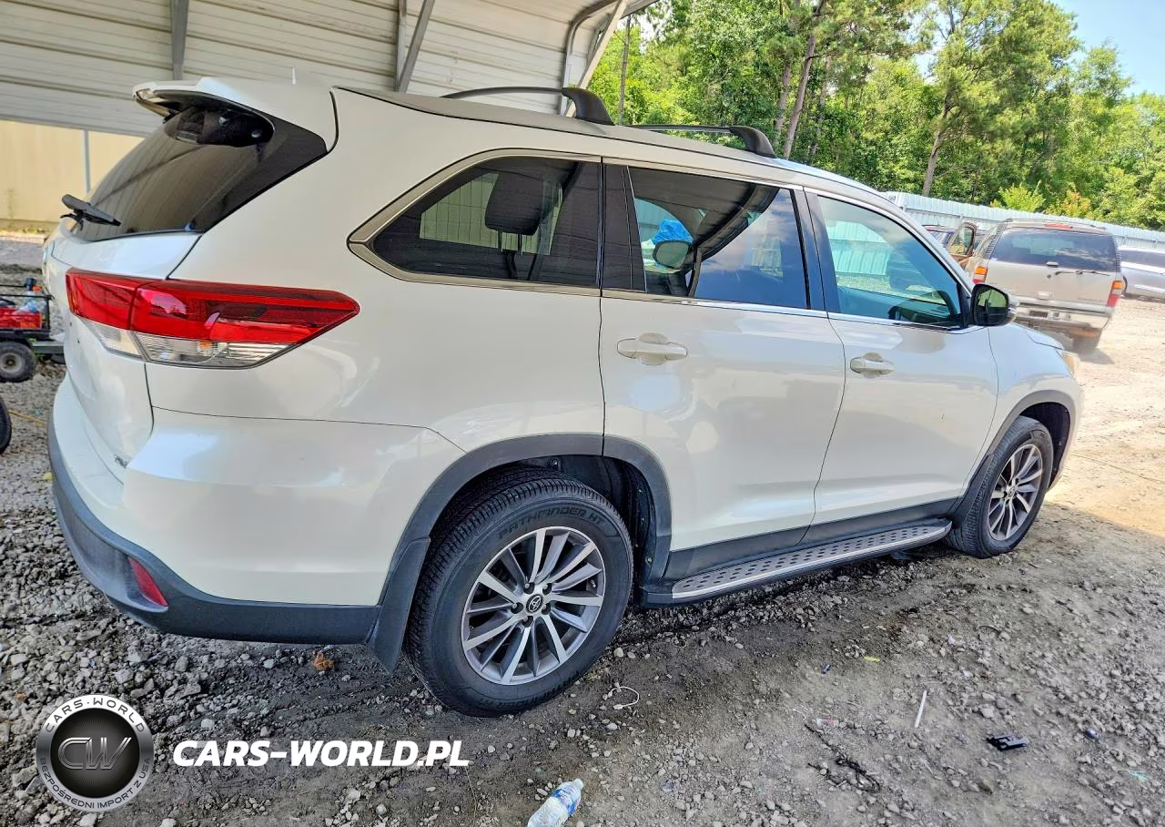 2019 Toyota Highlander Xle VIN:5TDKZRFH0KS316370 - 3