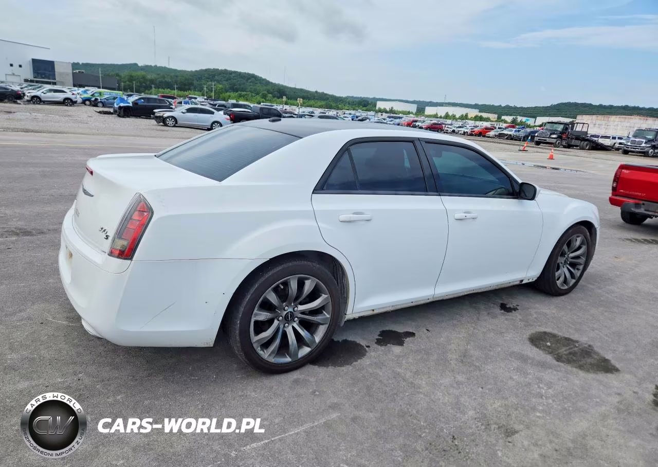 2014 Chrysler 300 S VIN:2C3CCABG1EH272729 - 3