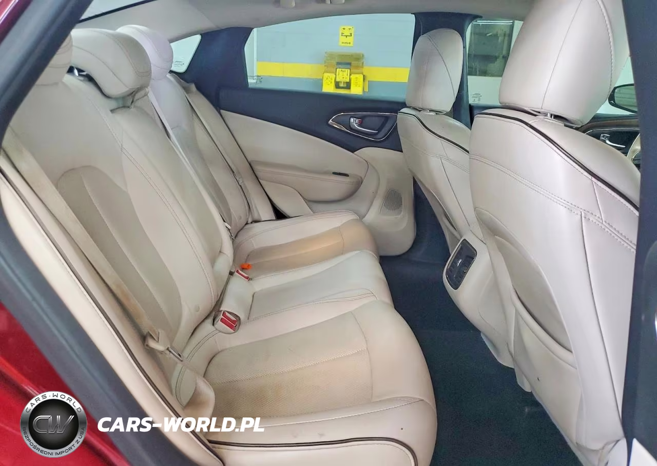 2015 Chrysler 200 C VIN:1C3CCCCGXFN564737 - 10