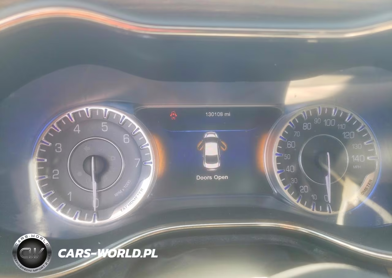 2015 Chrysler 200 C VIN:1C3CCCCGXFN564737 - 9