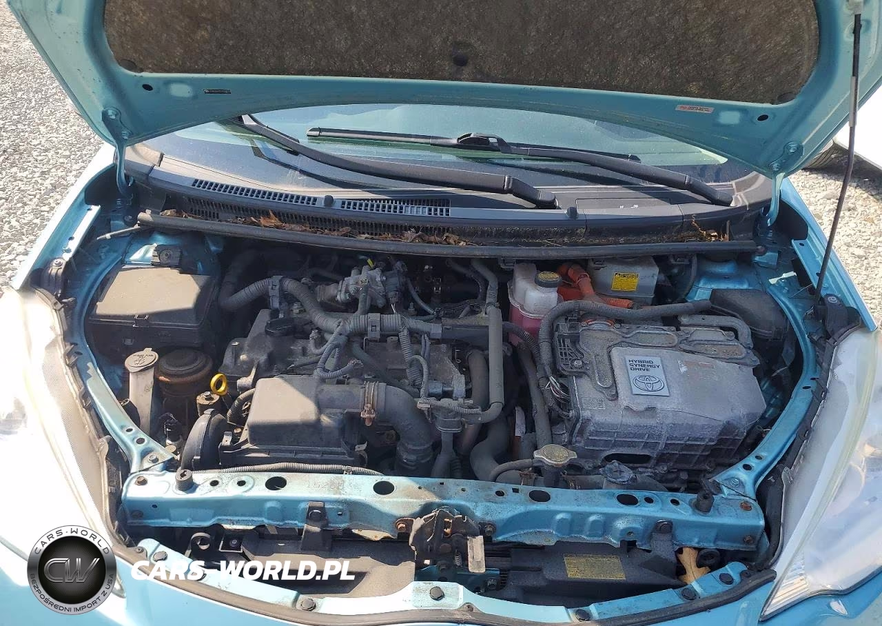 2013 Toyota Prius C Two VIN:JTDKDTB37D1034832 - 11
