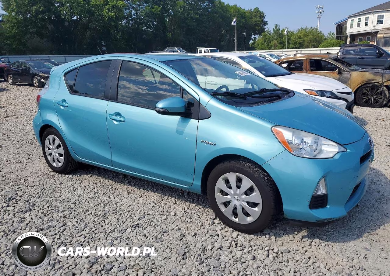 2013 Toyota Prius C Two VIN:JTDKDTB37D1034832 - 4