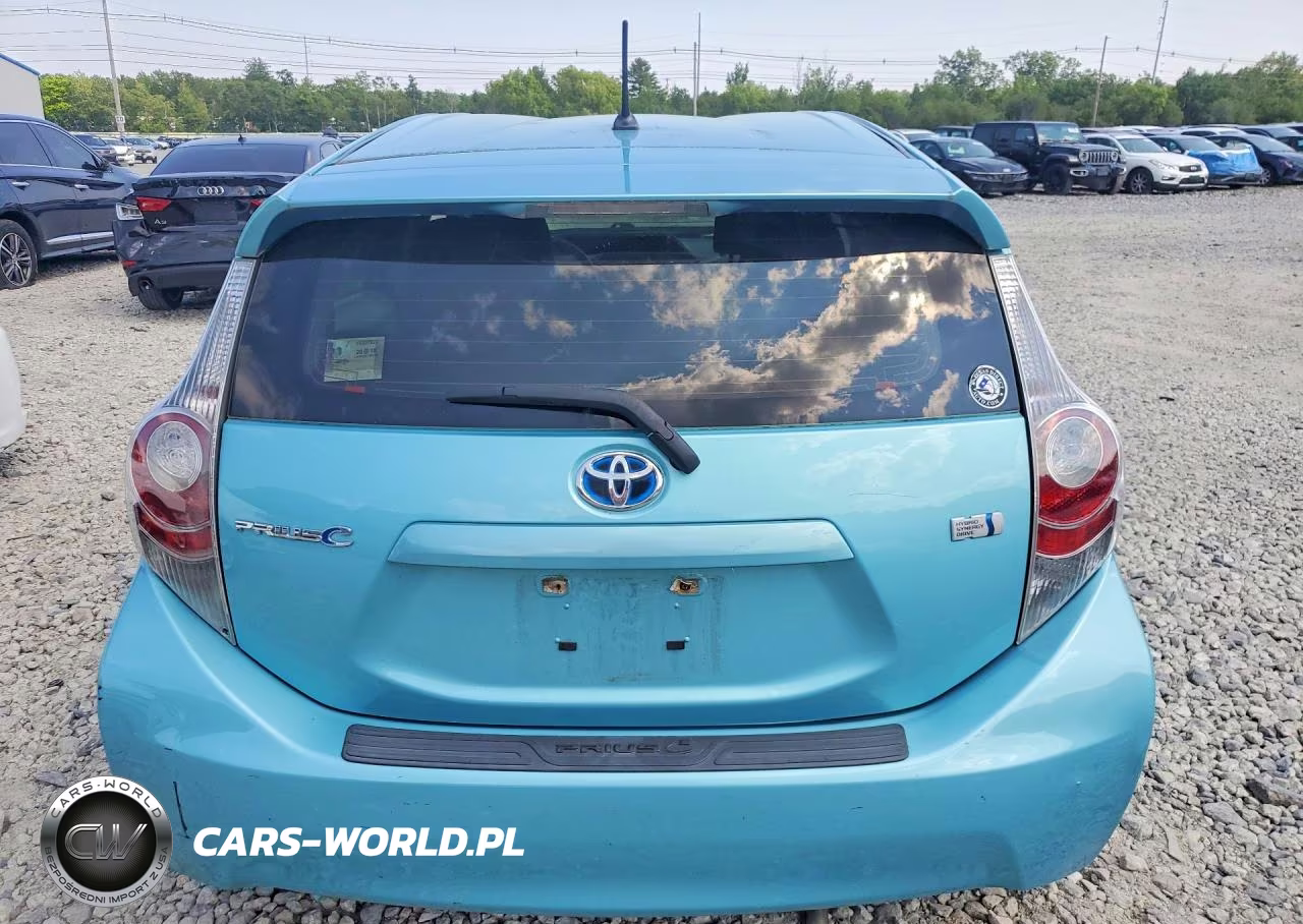2013 Toyota Prius C Two VIN:JTDKDTB37D1034832 - 6