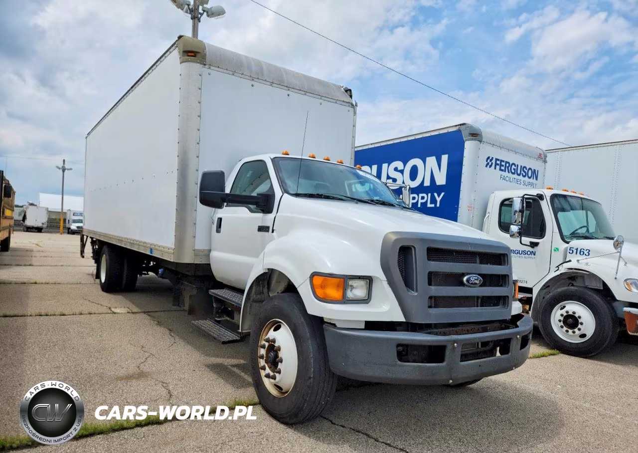 2013 Ford F750 Super Duty Box Truck