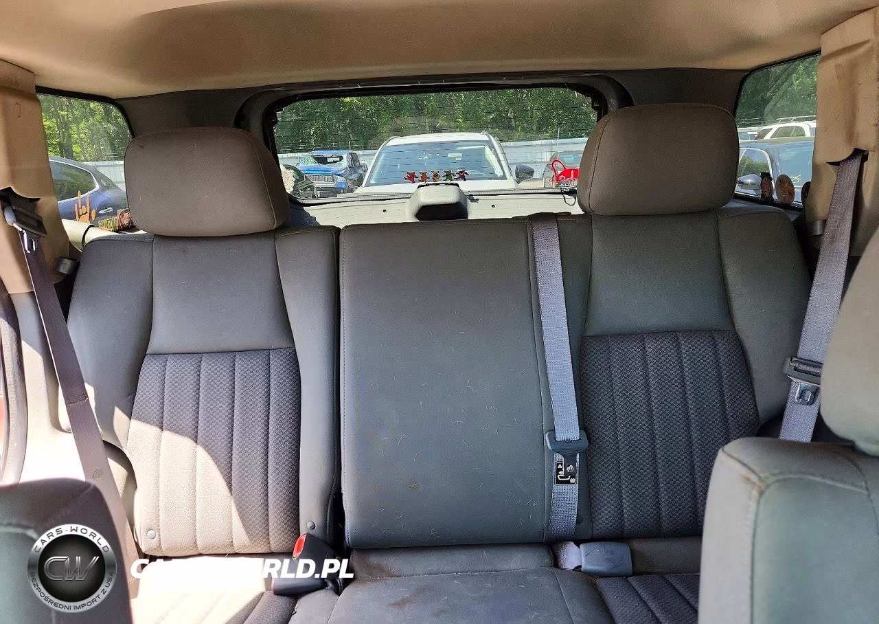 2005 Jeep Grand Cherokee Laredo VIN:1J4GR48K75C679007 - 10
