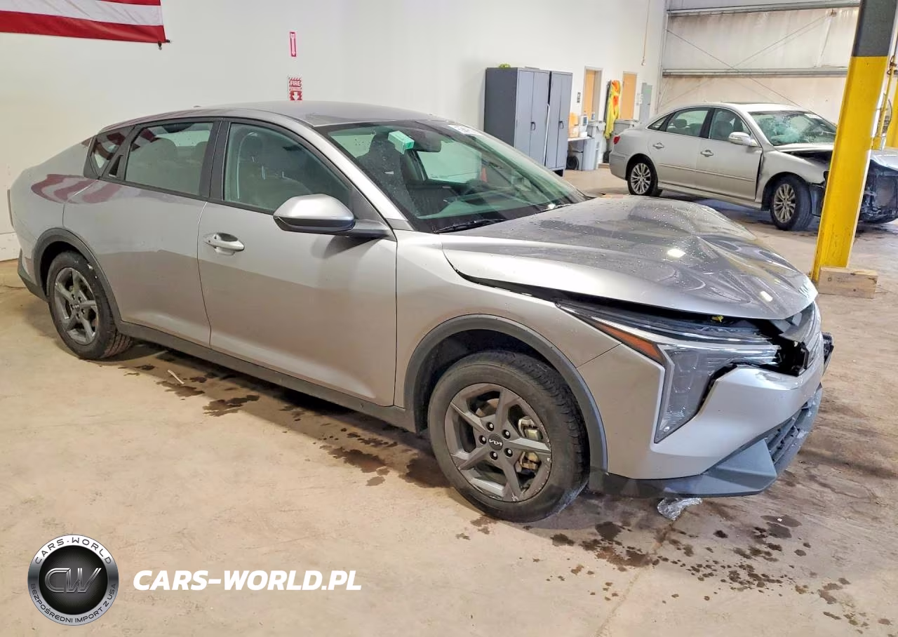 2025 Kia K4 Lxs VIN:3KPFT4DE4SE034094 - 4