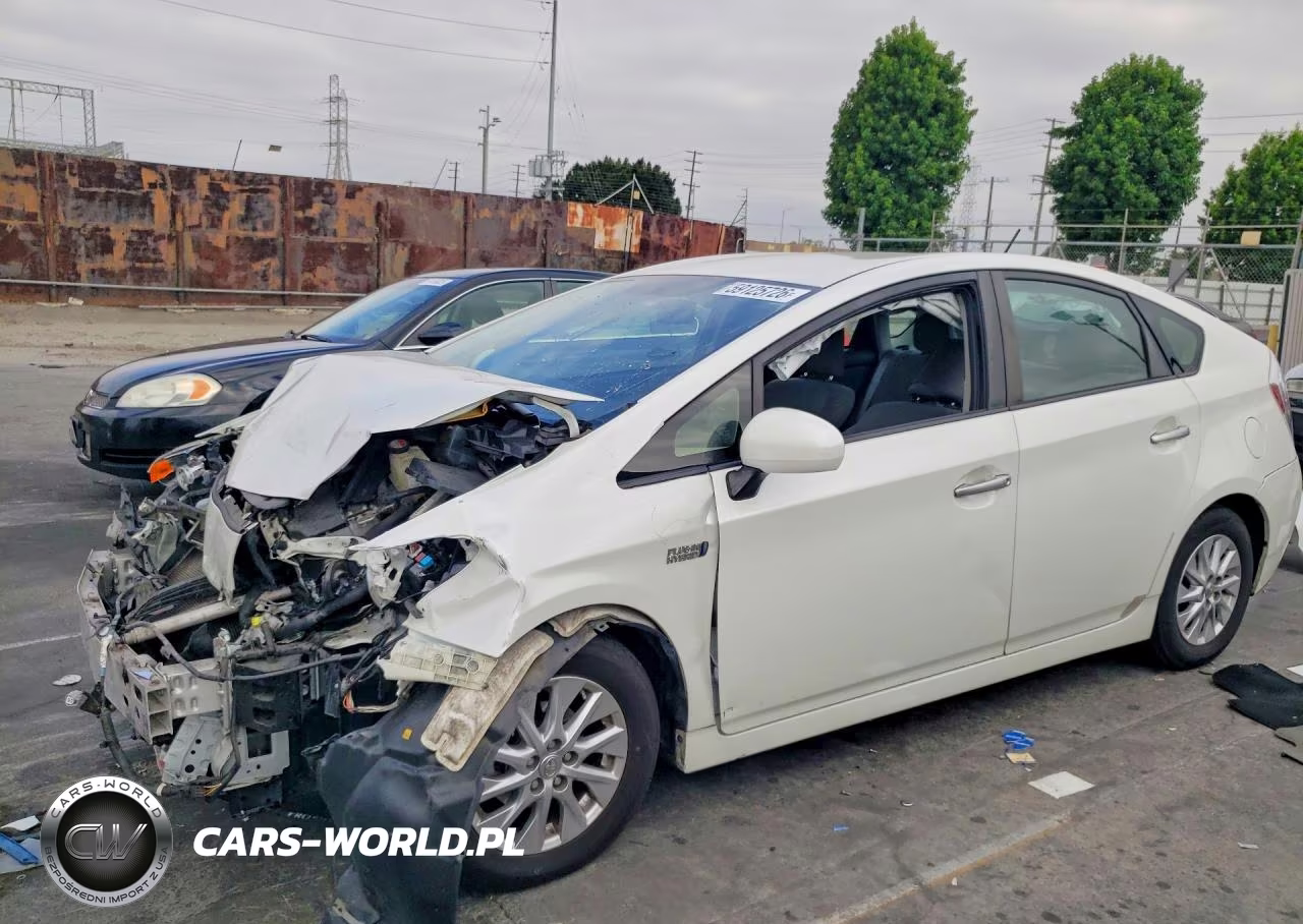 2015 Toyota Prius Plug-In Hybrid Base – zdjęcie 1 z 13