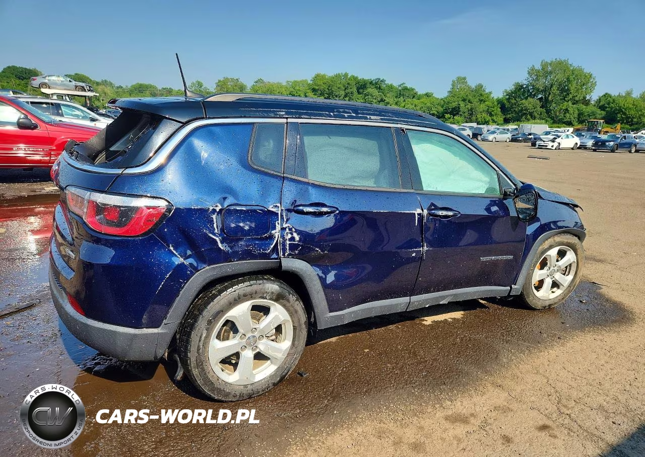 2018 Jeep Compass Latitude VIN:3C4NJDBB0JT116165 - 3