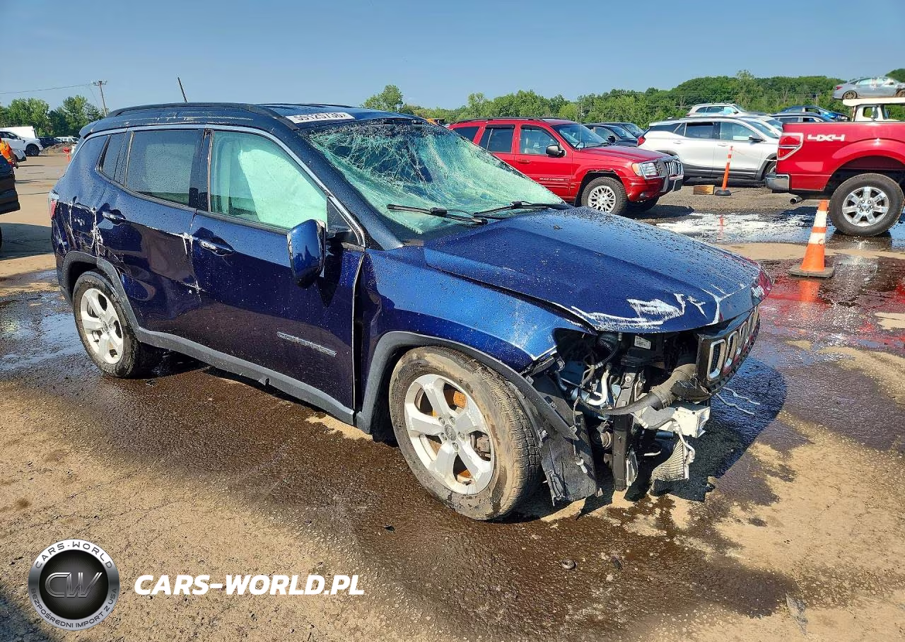 2018 Jeep Compass Latitude VIN:3C4NJDBB0JT116165 - 4
