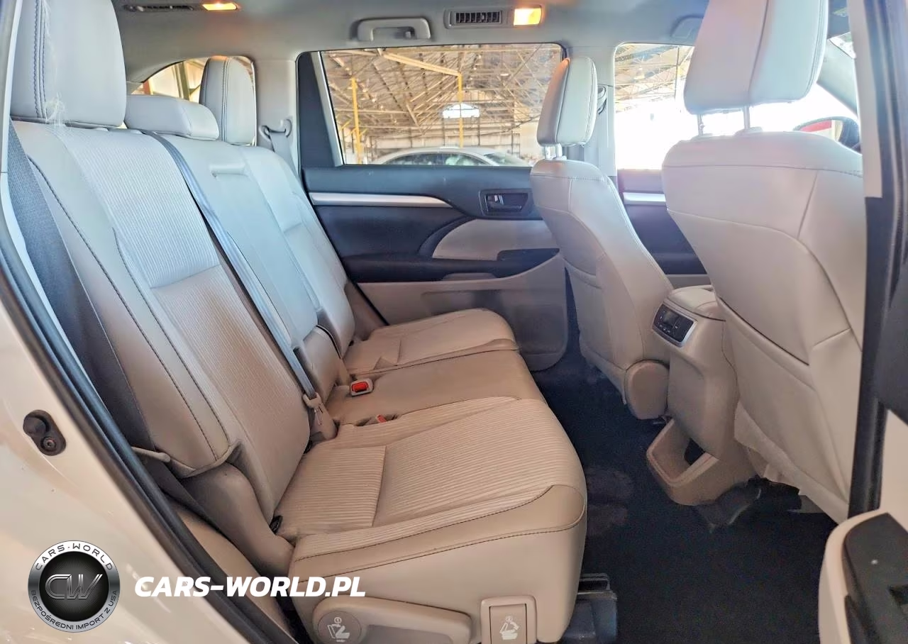 2019 Toyota Highlander Le Plus VIN:5TDZZRFH4KS370172 - 11