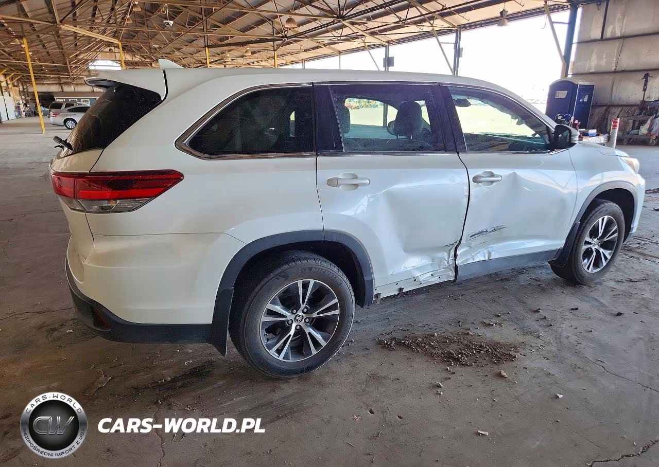 2019 Toyota Highlander Le Plus VIN:5TDZZRFH4KS370172 - 3