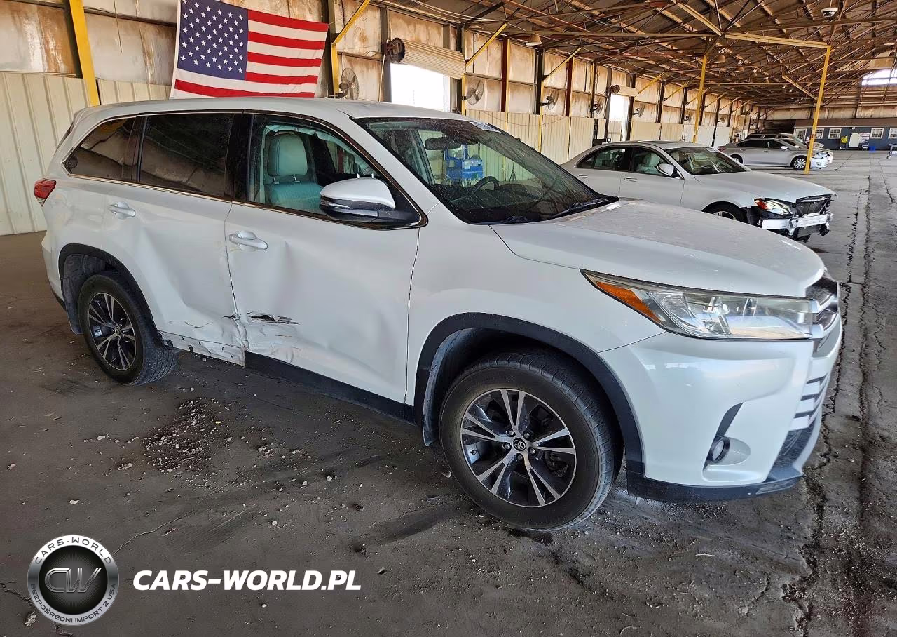2019 Toyota Highlander Le Plus VIN:5TDZZRFH4KS370172 - 4