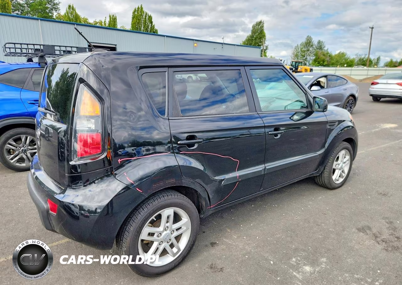 2011 Kia Soul + VIN:KNDJT2A21B7198623 - 3
