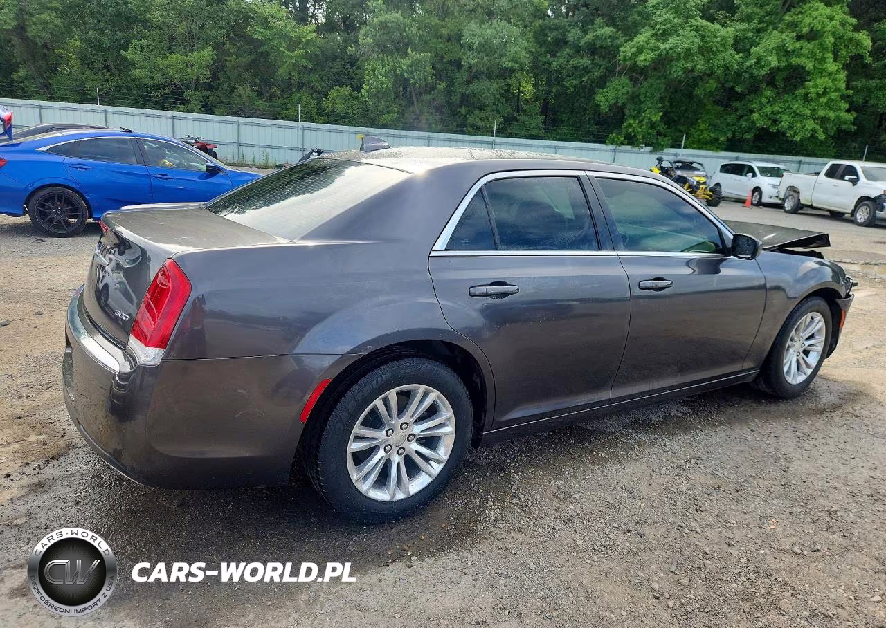2019 Chrysler 300 Touring VIN:2C3CCAAG2KH648397 - 3