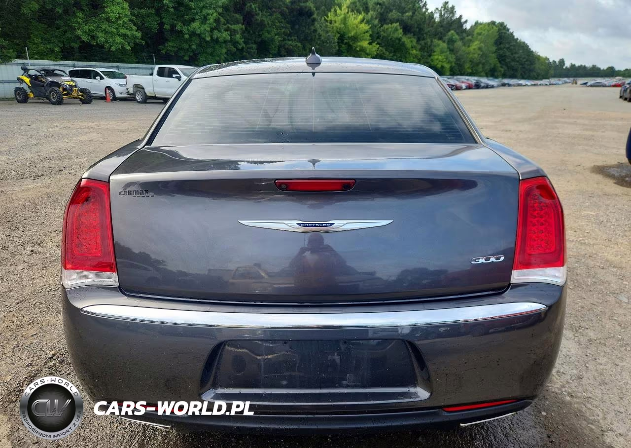 2019 Chrysler 300 Touring VIN:2C3CCAAG2KH648397 - 6