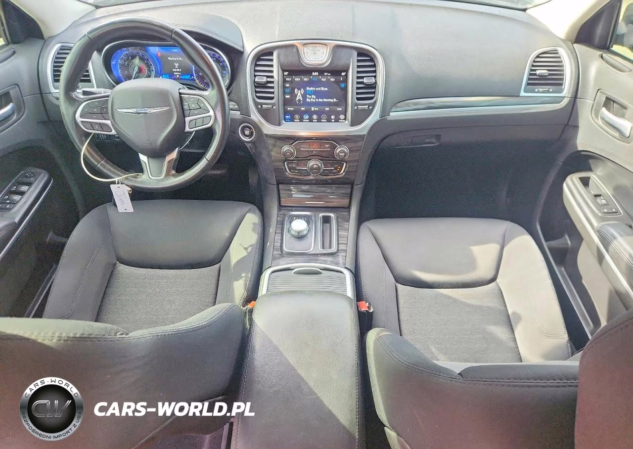 2019 Chrysler 300 Touring VIN:2C3CCAAG2KH648397 - 8