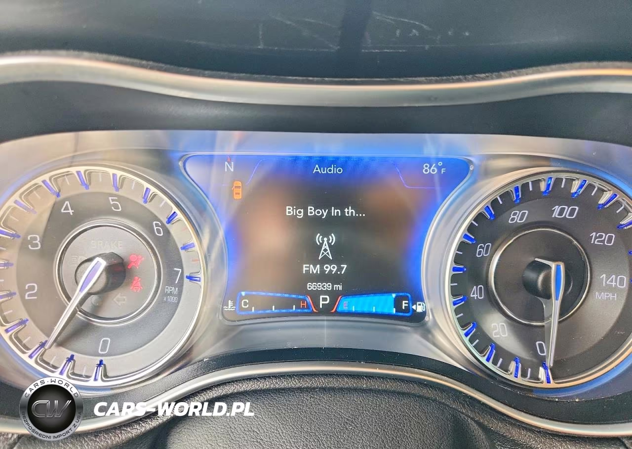 2019 Chrysler 300 Touring VIN:2C3CCAAG2KH648397 - 9