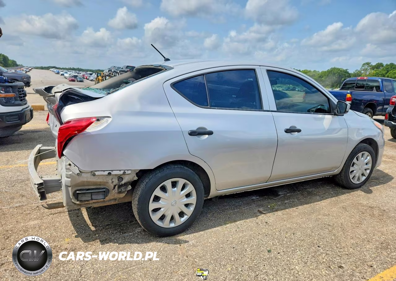 2018 Nissan Versa S Plus VIN:3N1CN7AP8JL823799 - 3