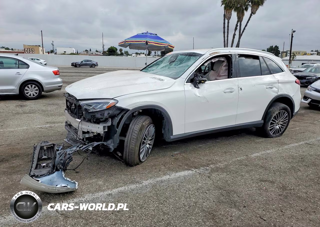2025 Mercedes-Benz Glc 300 – zdjęcie 1 z 13