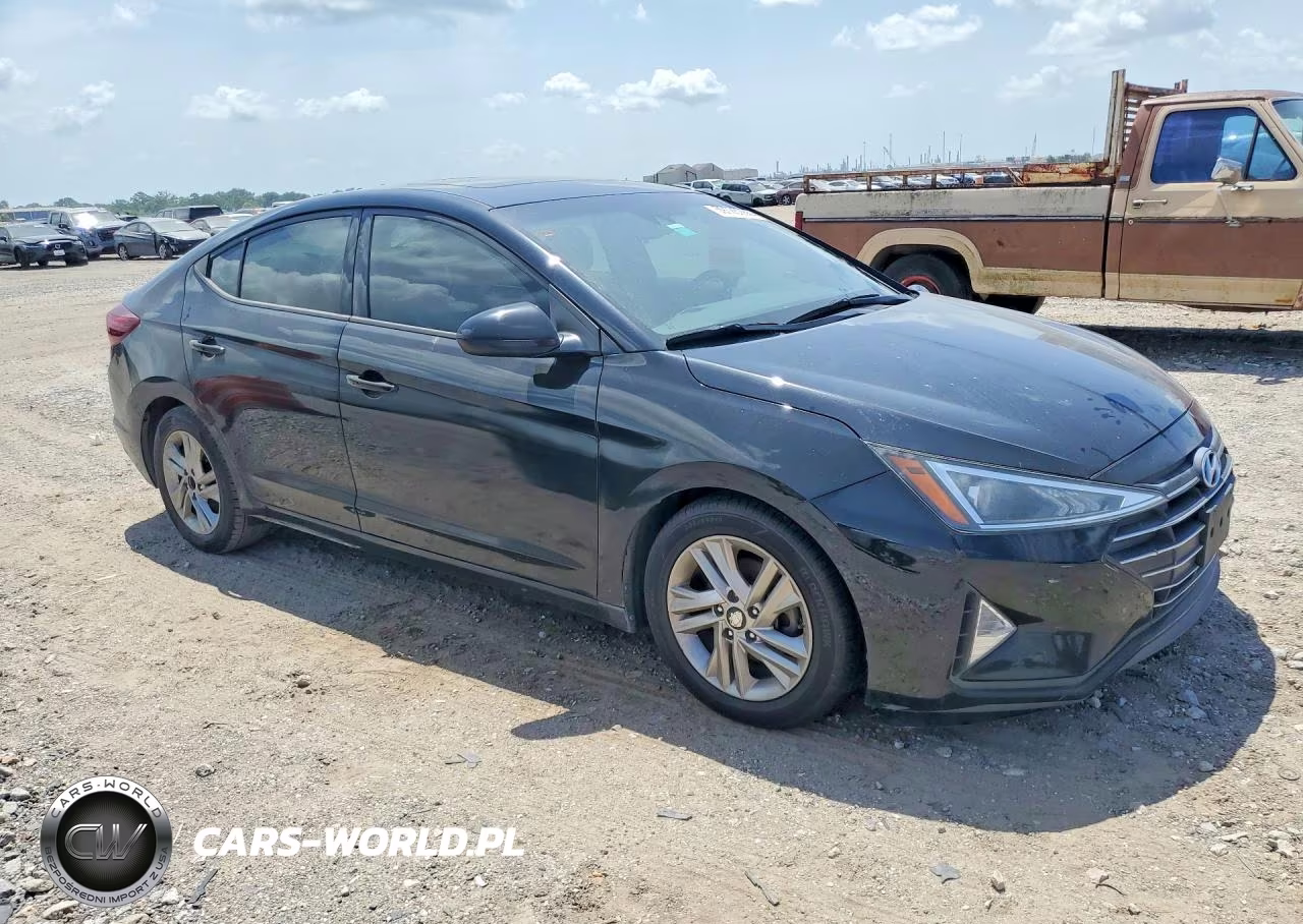2019 Hyundai Elantra Value Edition VIN:5NPD84LF9KH469904 - 4