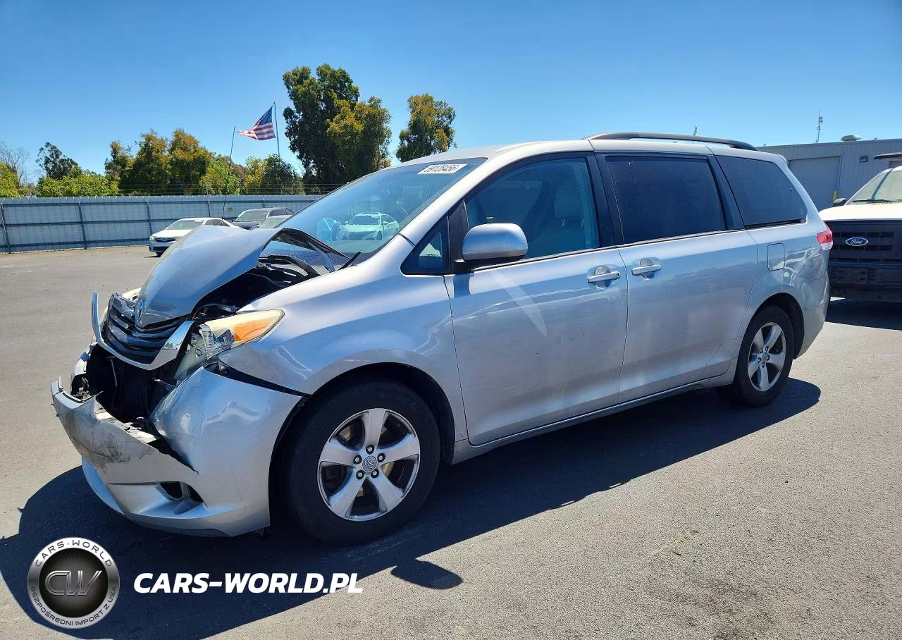 2012 Toyota Sienna Le V6 8 Passenger