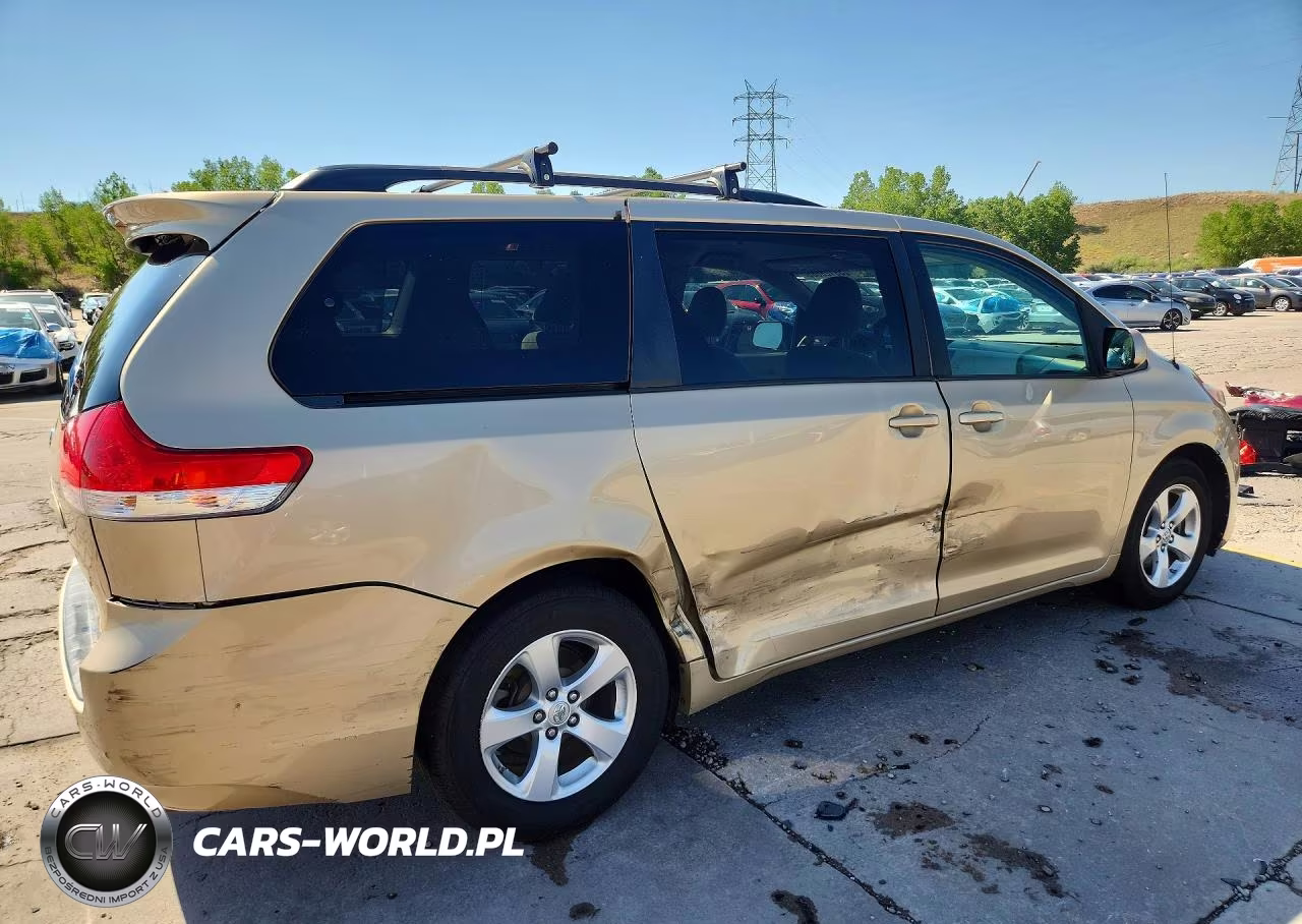 2013 Toyota Sienna Le VIN:5TDKK3DC9DS345281 - 3