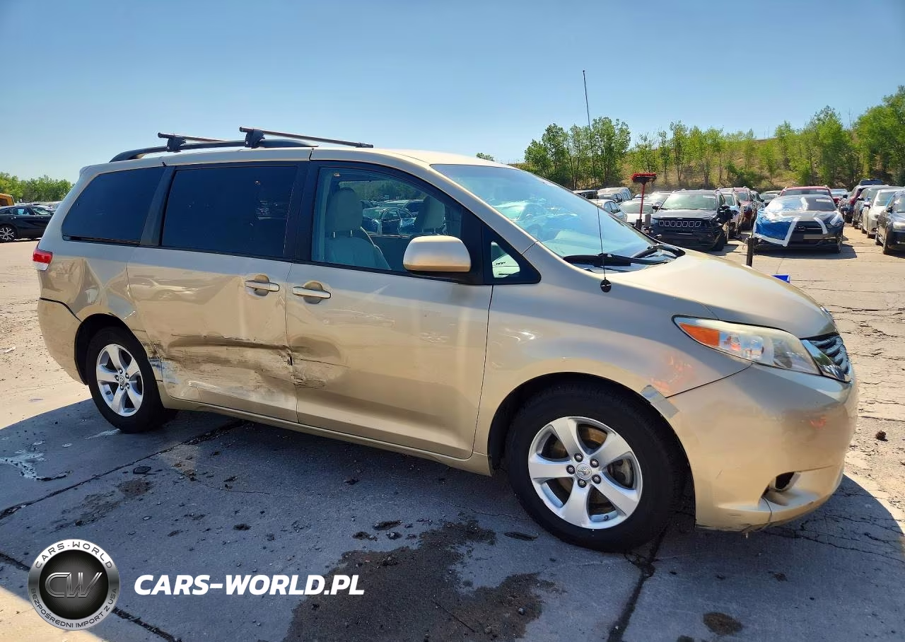 2013 Toyota Sienna Le VIN:5TDKK3DC9DS345281 - 4