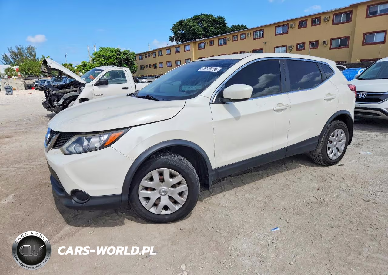 2017 Nissan Rogue Sport S – zdjęcie 1 z 12