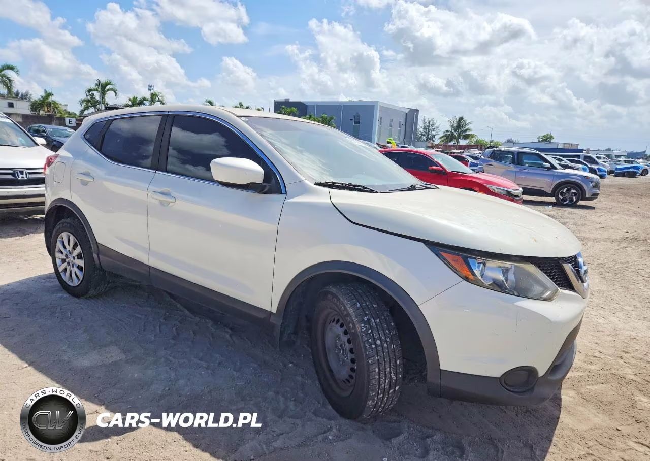 2017 Nissan Rogue Sport S VIN:JN1BJ1CPXHW008588 - 4