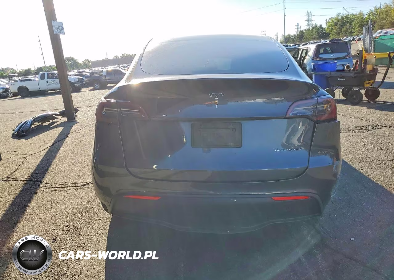 2023 Tesla Model Y VIN:7SAYGDEE8PF783884 - 6