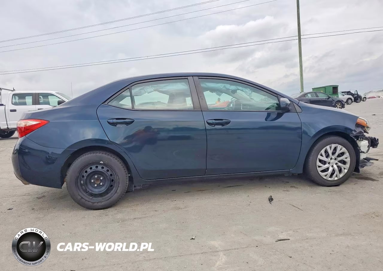 2017 Toyota Corolla Le VIN:5YFBURHE9HP717807 - 3