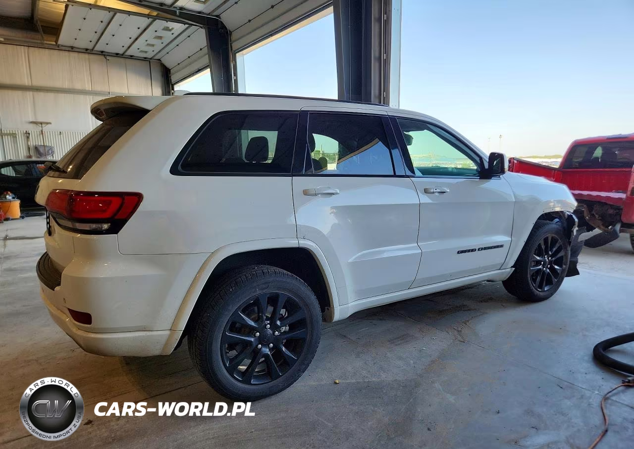 2019 Jeep Grand Cherokee Laredo VIN:1C4RJFAG1KC589967 - 3