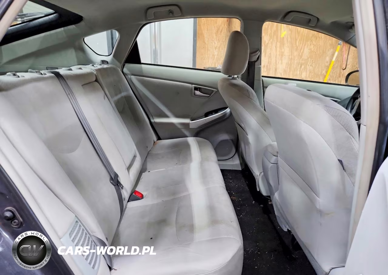 2015 Toyota Prius Two VIN:JTDKN3DU6F1980104 - 10
