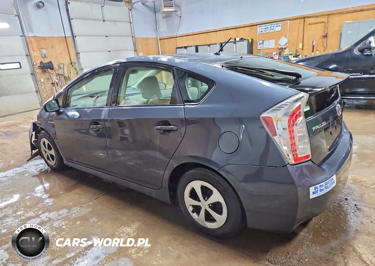 2015 Toyota Prius Two VIN:JTDKN3DU6F1980104 - 2