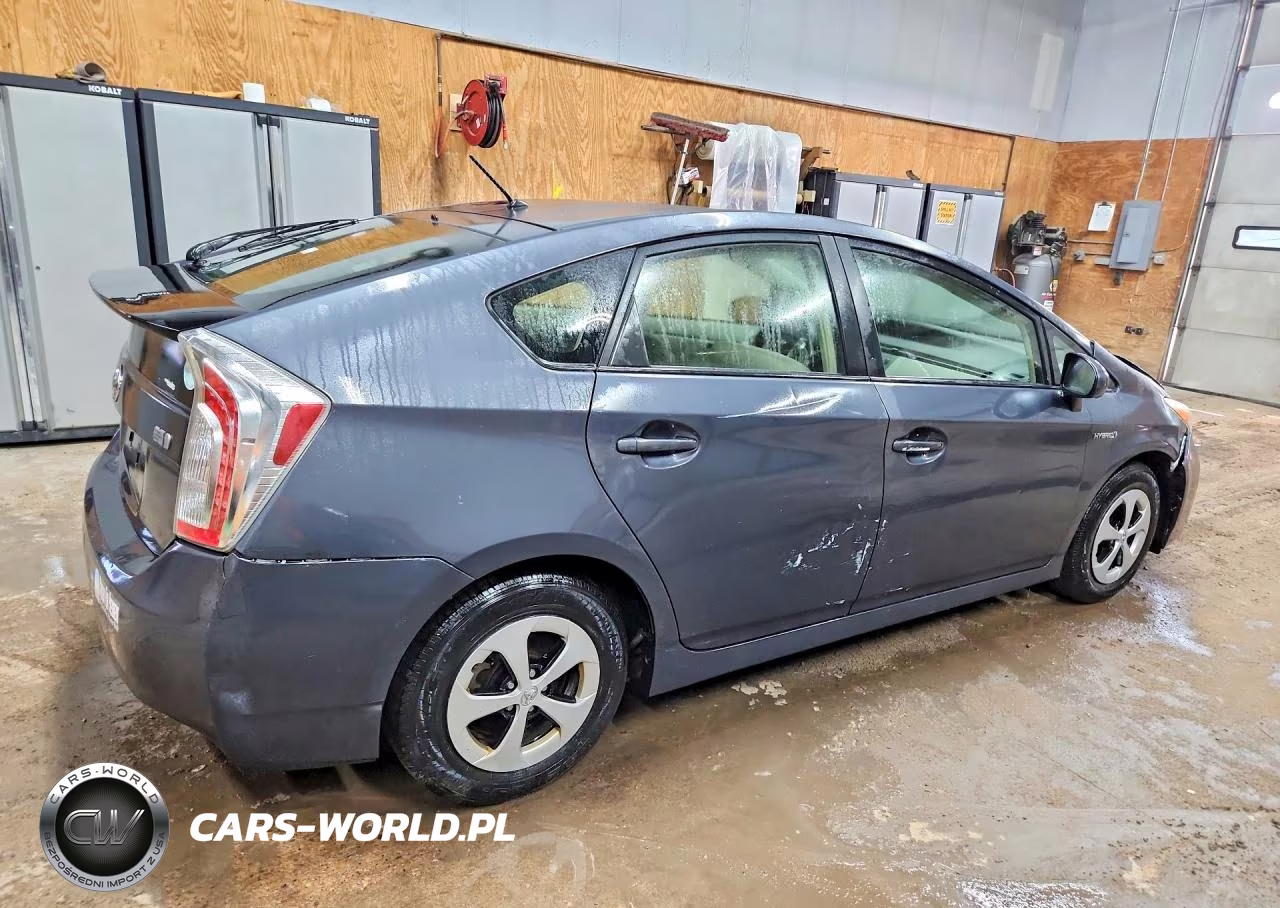2015 Toyota Prius Two VIN:JTDKN3DU6F1980104 - 3