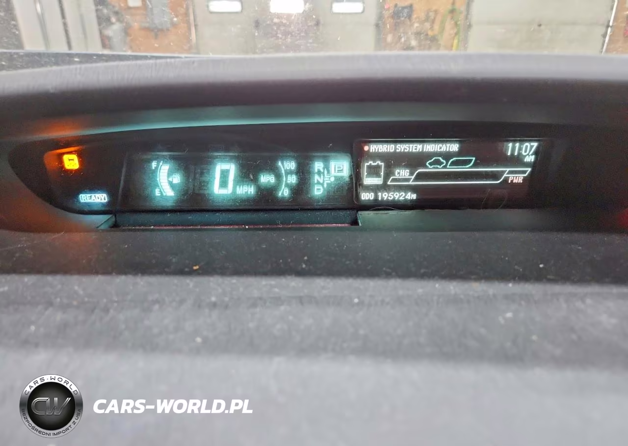 2015 Toyota Prius Two VIN:JTDKN3DU6F1980104 - 9