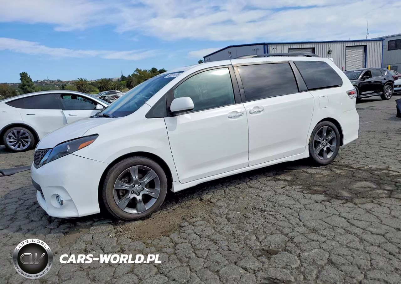 2016 Toyota Sienna Se – zdjęcie 1 z 13