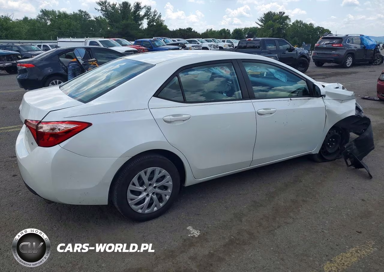 2017 Toyota Corolla Le VIN:5YFBURHE2HP633229 - 3