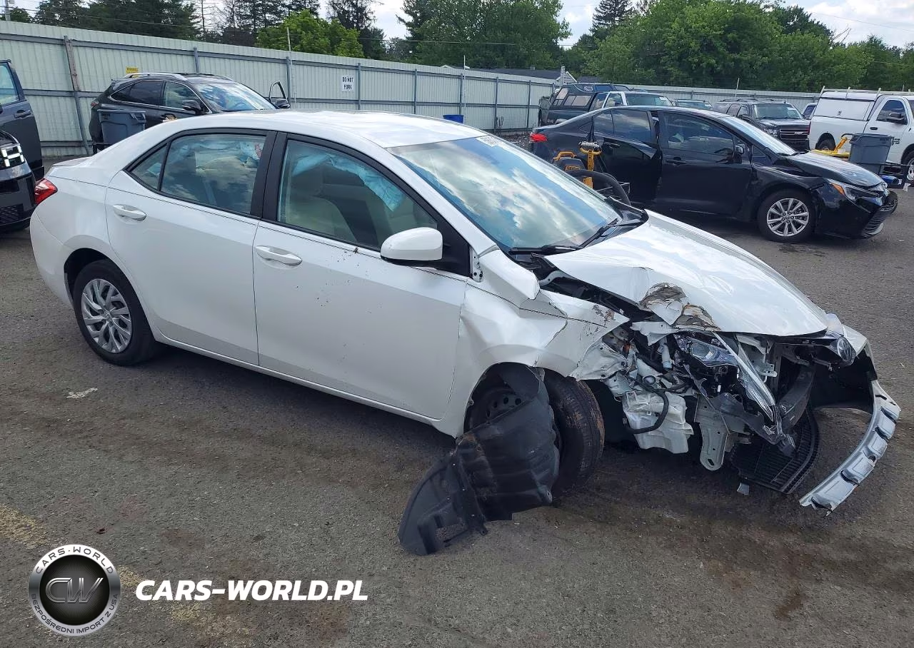 2017 Toyota Corolla Le VIN:5YFBURHE2HP633229 - 4