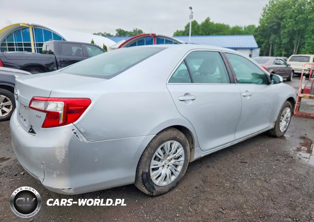 2014 Toyota Camry Le VIN:4T4BF1FK1ER343911 - 3