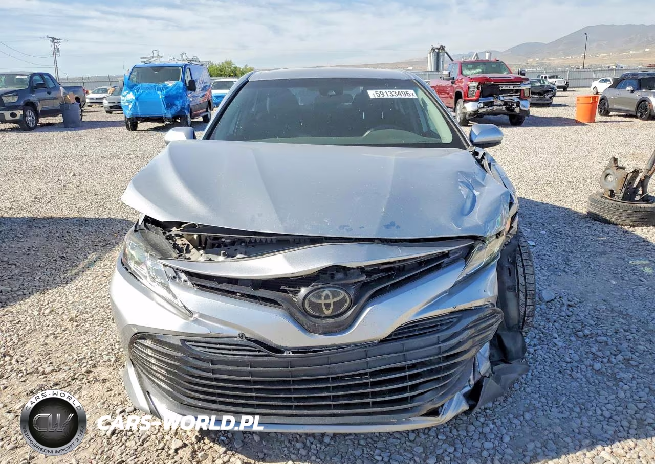 2020 Toyota Camry Le VIN:4T1C11AKXLU920338 - 5